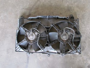 2004 Infiniti G35 Radiator Fan Assembly (Minor Crack, See Pictures)