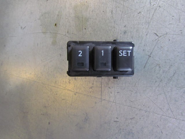 2007 Infiniti G35 Sedan Seat Memory Buttons