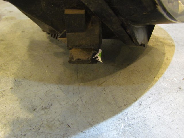 2005 Infiniti G35X RH Passenger Headlight - See Description