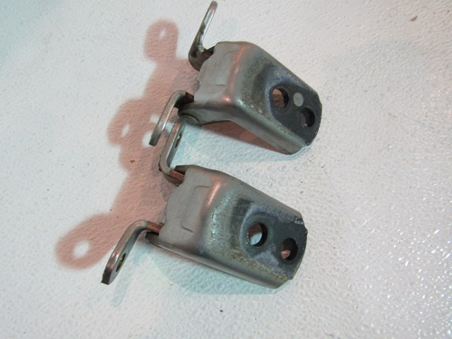 2005 Infiniti G35 Sedan Front RH Door Hinge Set