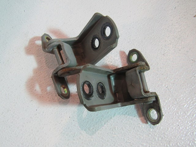2005 Infiniti G35 Sedan Front RH Door Hinge Set