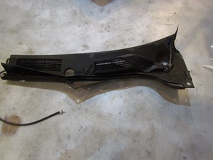 2005 Infiniti G35X LH Driver Windshield Wiper Cowl OEM 66863 AM618