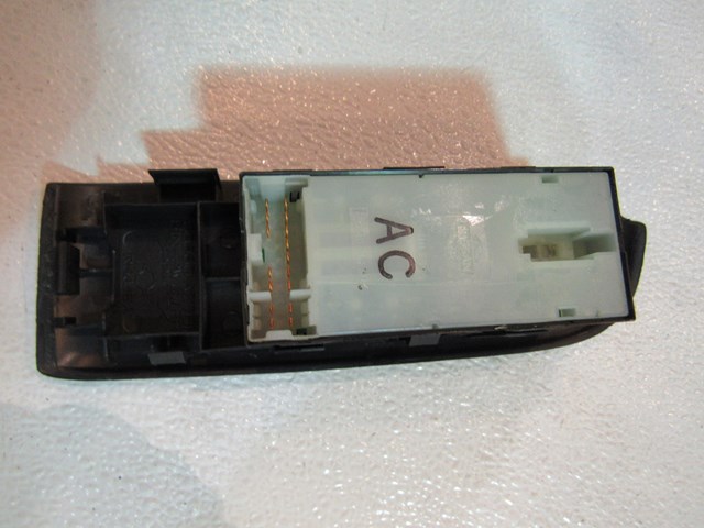 2005 2006 Infiniti G35 Sedan Front RH Door Switch 80960 AC701