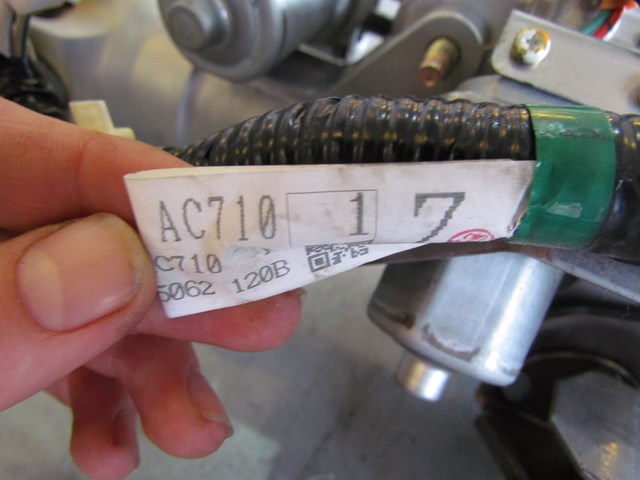 2005 Infiniti G35X AT Steering Column No Key