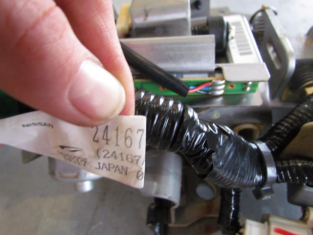 2005 Infiniti G35X AT Steering Column No Key