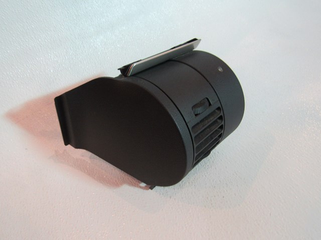 05 06 Infiniti G35 Sedan Coup LH Outer Dash Vent 68410 AC700