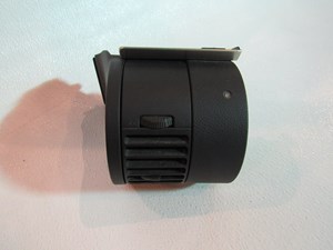 05 06 Infiniti G35 Sedan Coup LH Outer Dash Vent 68410 AC700