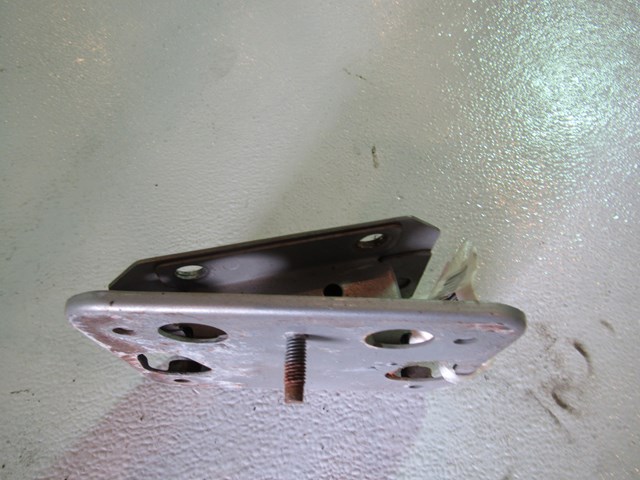 2005 Infiniti G35 Sedan Rear LH Bumper Mount