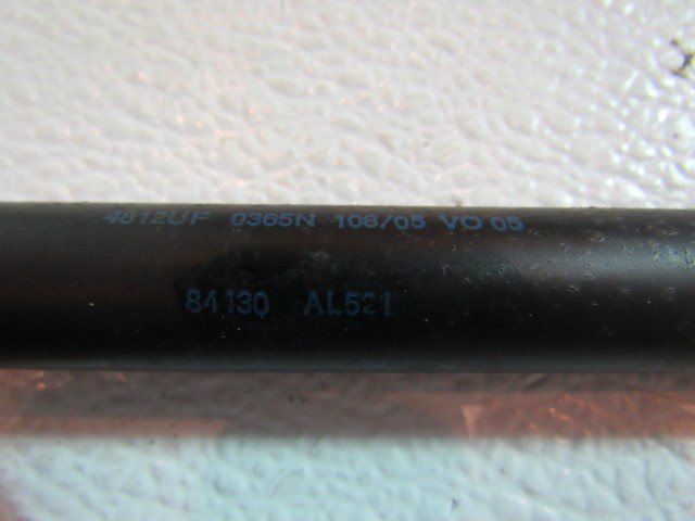 2005 2006 Infiniti G35 Sedan Trunk Strut Set of 2 - 84130 AL521