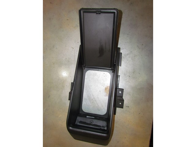 2005 Infiniti G35x Rear Center Console Pass Through 79922 AL500