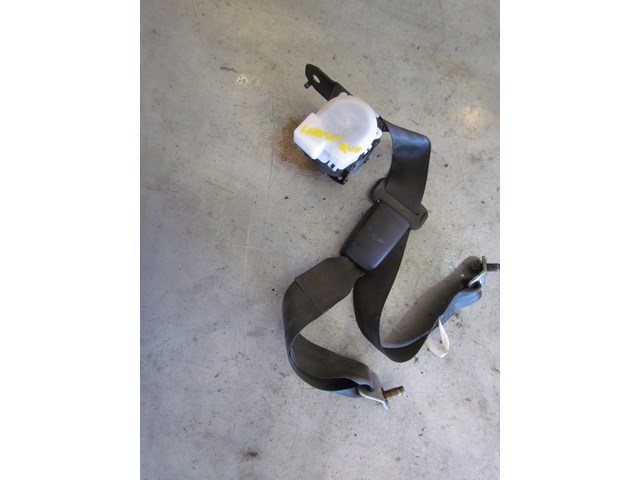 2005 Infiniti G35x Rear Center Seat Belt 