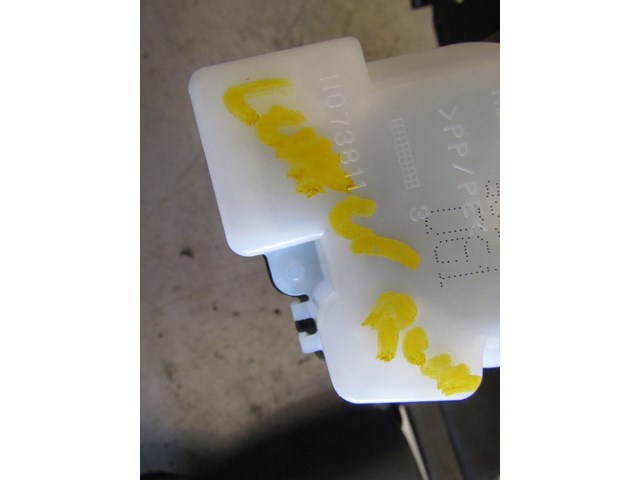 2005 Infiniti G35x Rear Center Seat Belt 