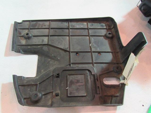 2005 2006 Infiniti G35 Sedan EVAP Canister Splash Shield 748A2 AM600