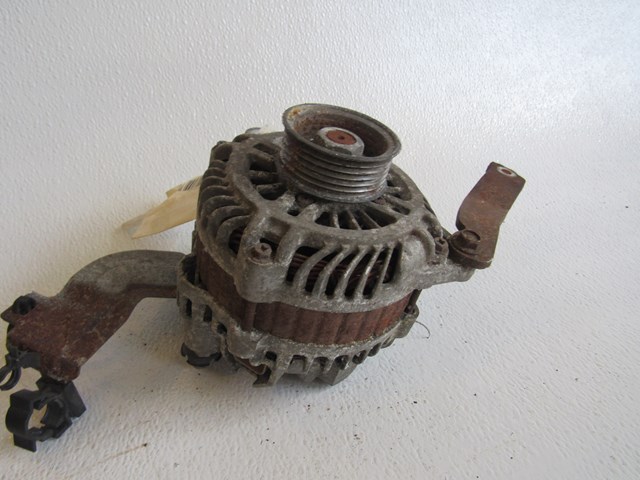 2005 Infiniti G35x Alternator w/ Brackets 23100 CD010