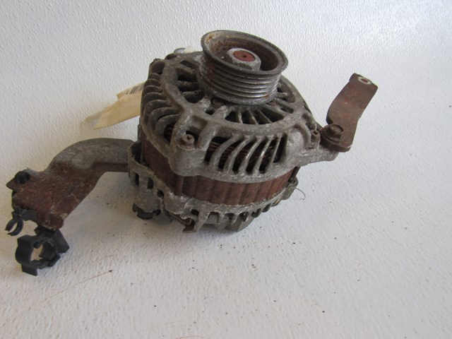 2005 Infiniti G35x Alternator w/ Brackets 23100 CD010