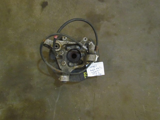 2005 Infiniti G35X RH Rear Spindle. Needs Bushing Replaced