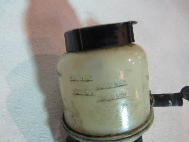2005 Infiniti G35X Power Steering Fluid Reservoir