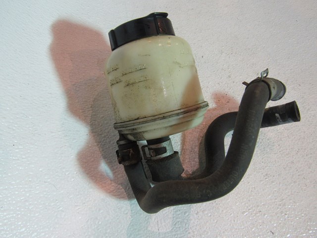 2005 Infiniti G35X Power Steering Fluid Reservoir