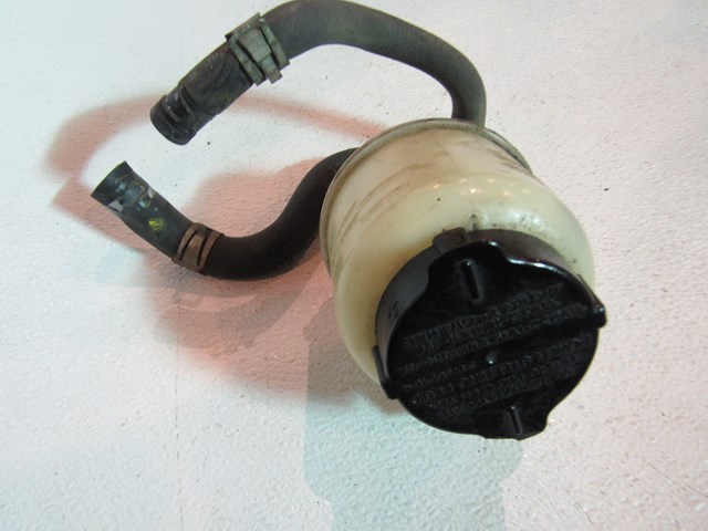 2005 Infiniti G35X Power Steering Fluid Reservoir