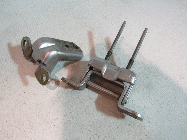 2005 Infiniti G35X RH Rear Door Hinge Set