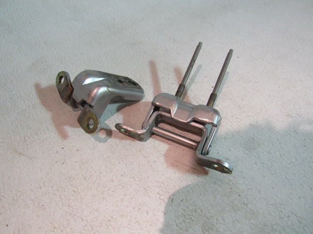 2005 Infiniti G35X RH Rear Door Hinge Set