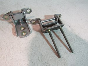 2005 Infiniti G35X RH Rear Door Hinge Set