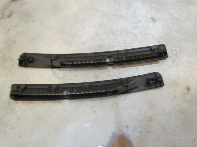 2003 Infiniti M45 Dash Defrost Vent Set 68742AG003 & 68743AG001