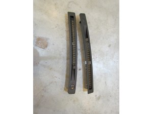 2003 Infiniti M45 Dash Defrost Vent Set 68742AG003 & 68743AG001