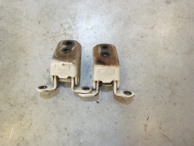2003 Infiniti M45 Front RH Passenger Door HInges