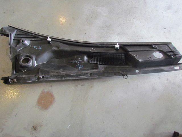 2003 Infiniti M45 LH Driver Windshield Wiper Cowl OEM 66863 CR000