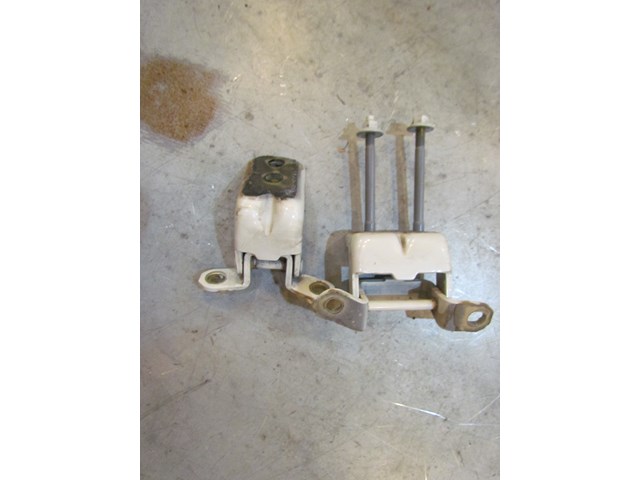 2003 Infiniti M45 Rear LH Door Hinge Set