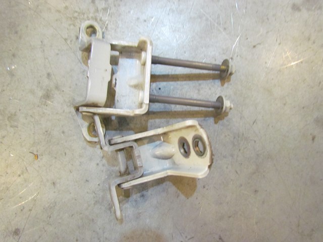 2003 Infiniti M45 Rear LH Door Hinge Set