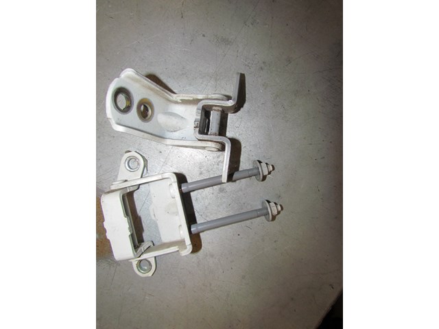 2003 Infiniti M45 Rear RH Passenger Door Hinge Set