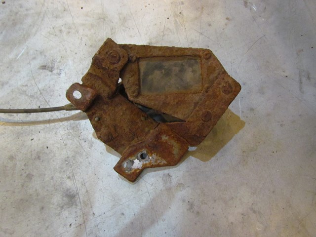 2003 Infiniti M45 Actuator Cable from Resonator