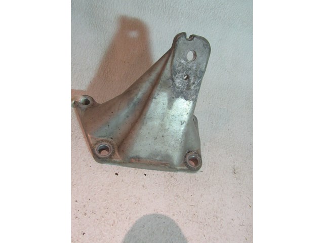 2003 2004 Infiniti M45 LH Engine Mount Engine Bracket 