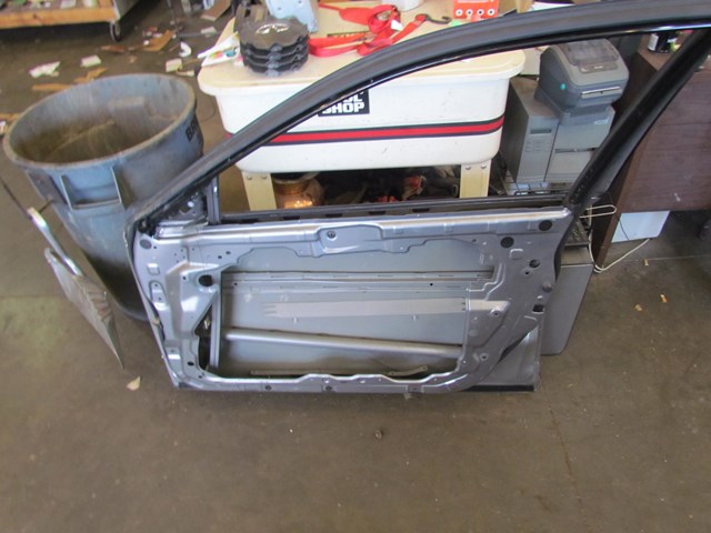 2006 Infiniti G35x Front LH Drivers Door Shell