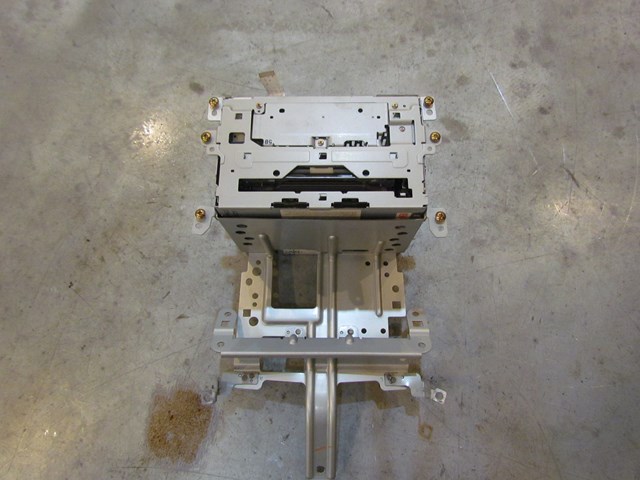 2006 Infiniti G35x Disc Changer w/Bracket 28185 CM30A