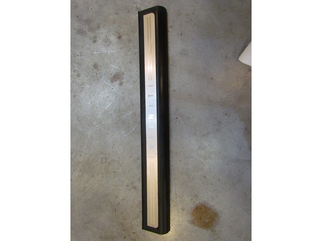 2006 Infiniti G35x Front RH Door Sill Kick Plate 76894 AL500