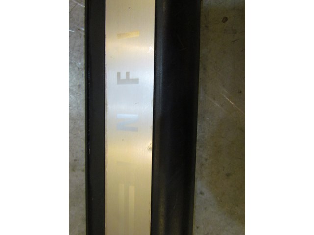 2006 Infiniti G35x Front RH Door Sill Kick Plate 76894 AL500