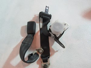 2005 2006 Infiniti G35 Sedan Center Rear Seat Belt & Buckle - Black