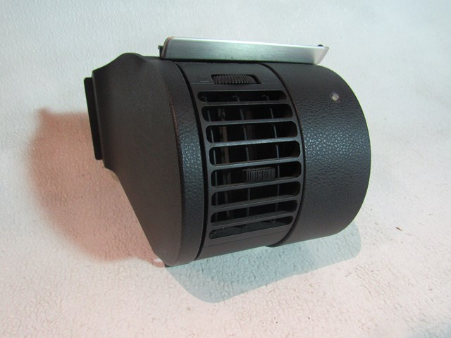 2006 Infiniti G35x LH Dash Vent 68410AC700