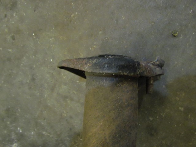 2006 Infiniti G35X Sedan Exhaust Resonator. Flange Rusted