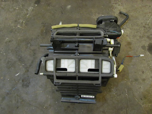 2006 Infiniti G35X Heater Core Assembly 27110 AM610