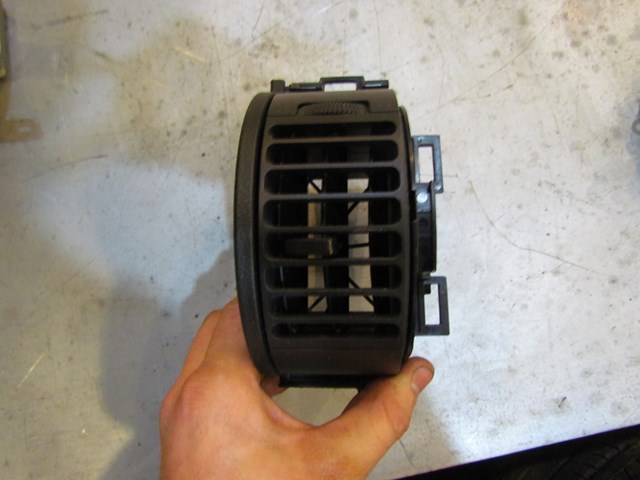 2006 Infiniti G35X LH Center Dash Vent