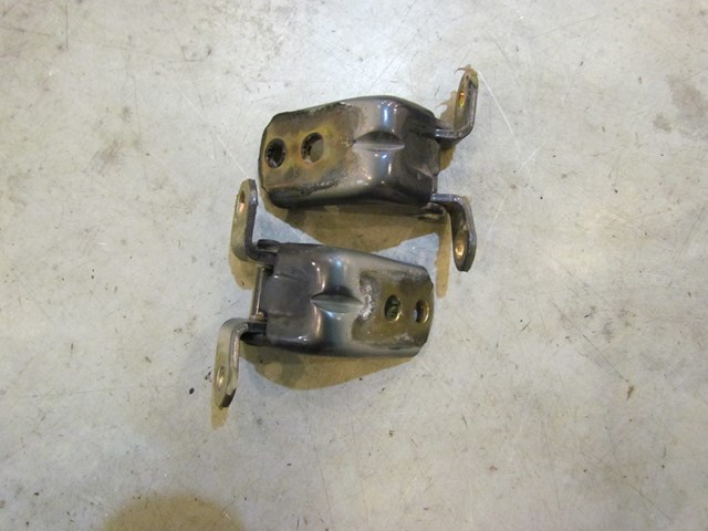 2007 Infiniti G35X Sedan Front RH Door HInge Set