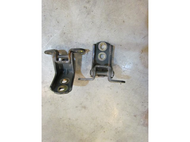 2007 Infiniti G35X Sedan Front RH Door HInge Set