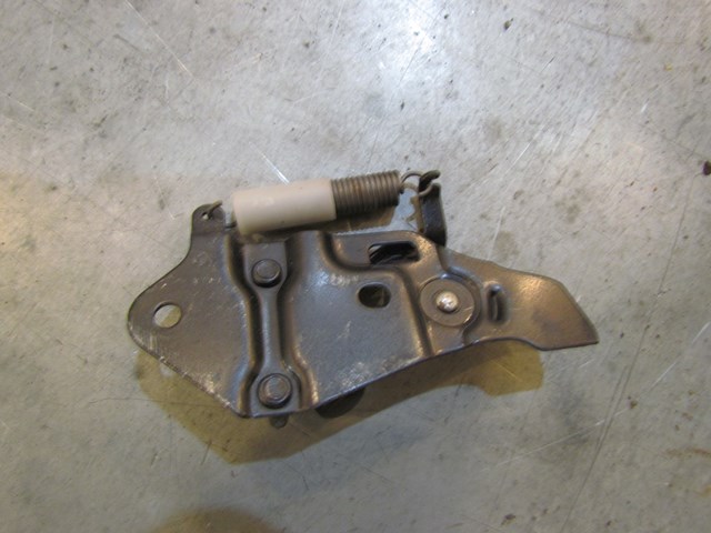 2007 Infiniti G35x Sedan Trunk Striker