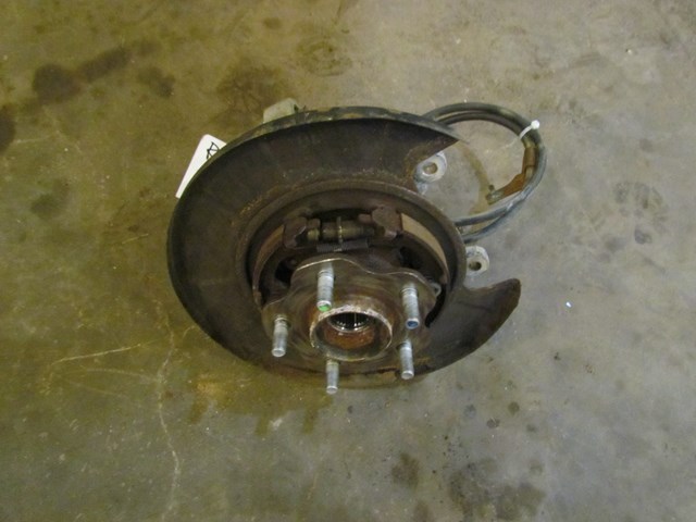 2007 Infiniti G35X Sedan RH Passenger Rear Spindle