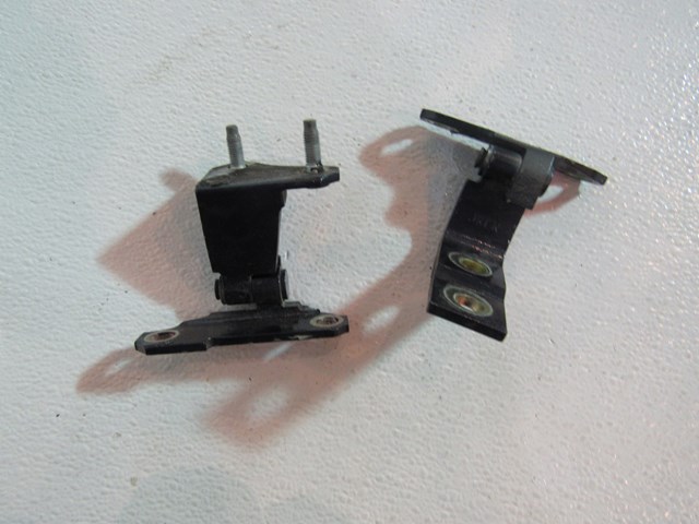 07 08 Infiniti G35 Sedan RH Passenger Rear Door Hinge Set