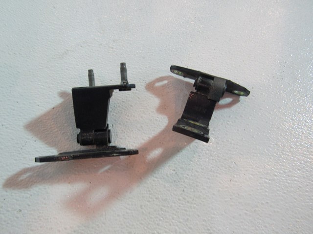 07 08 Infiniti G35 Sedan RH Passenger Rear Door Hinge Set